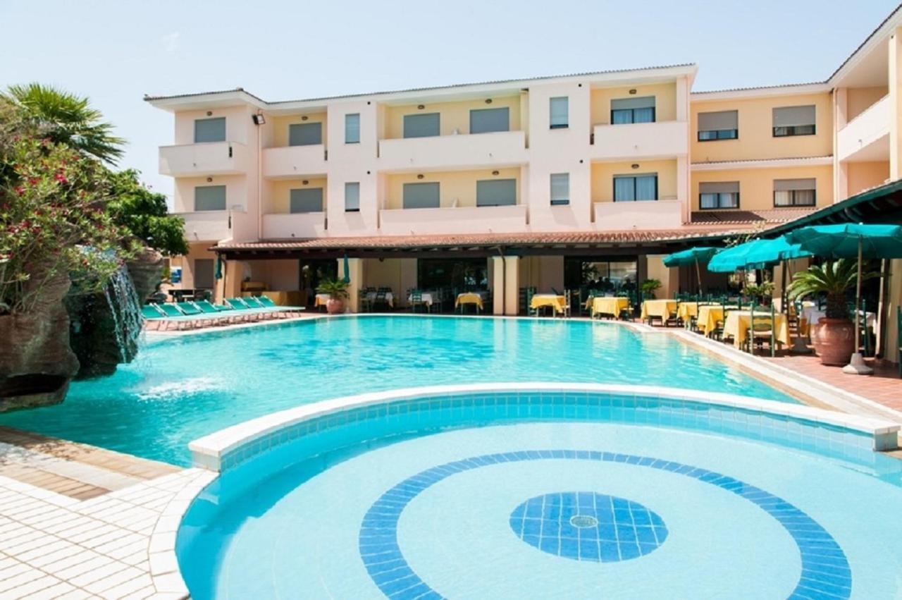 Le Residenze Del Golfo Di Orosei Aparthotel Εξωτερικό φωτογραφία